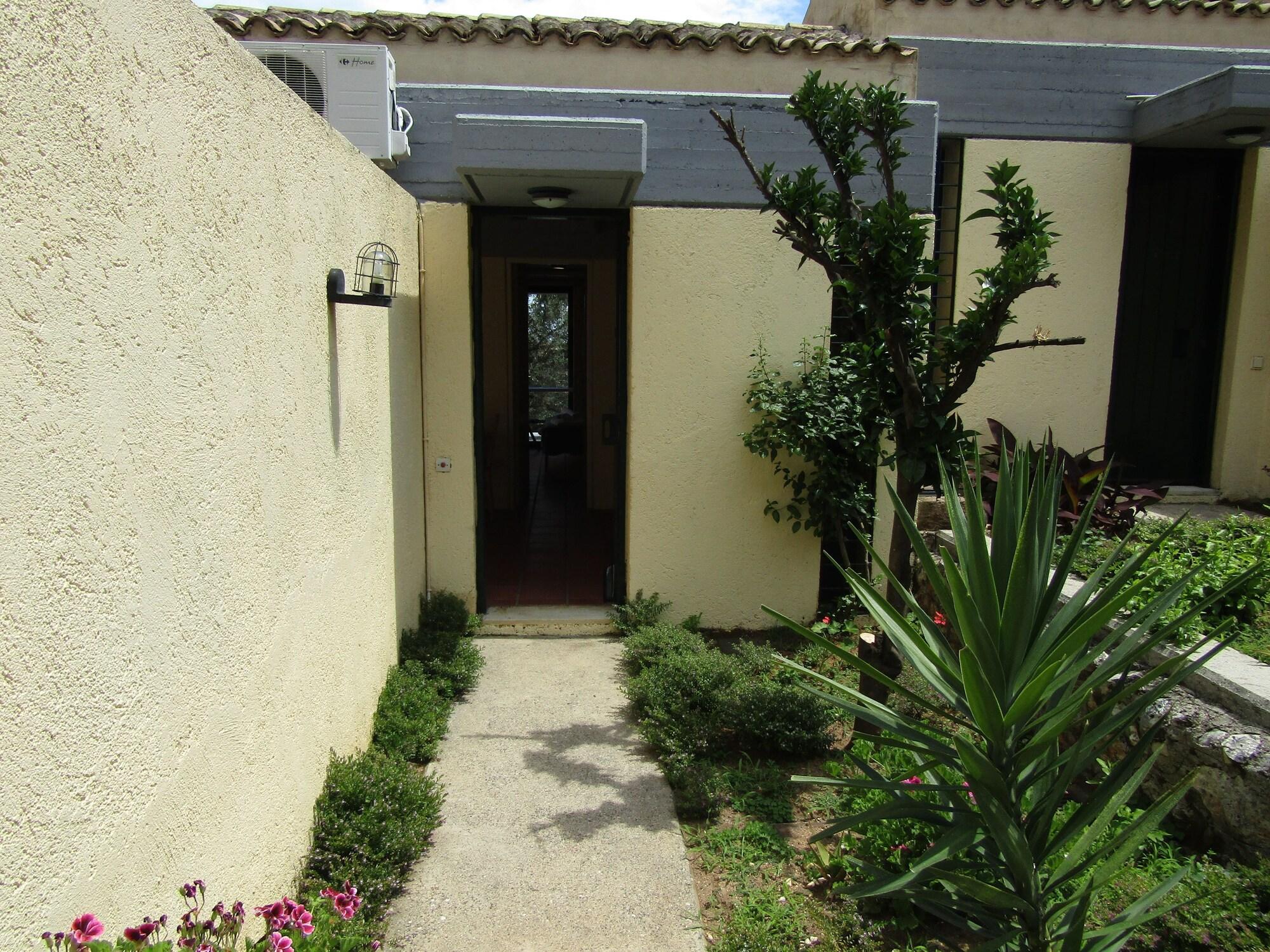 Aparthotel Barbati Beach Apartments *